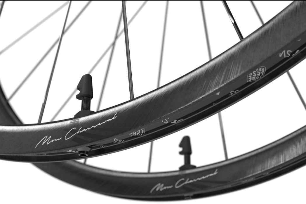 DT SWISS PRC1100 DICUT MON CHASSERAL ホィールを納品させていただき