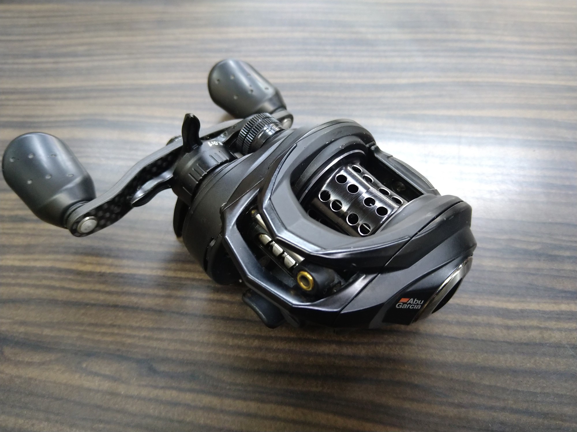 ロキサーニbf8左巻き アブガルシア ロキサーニBF8 左巻き AbuGarcia