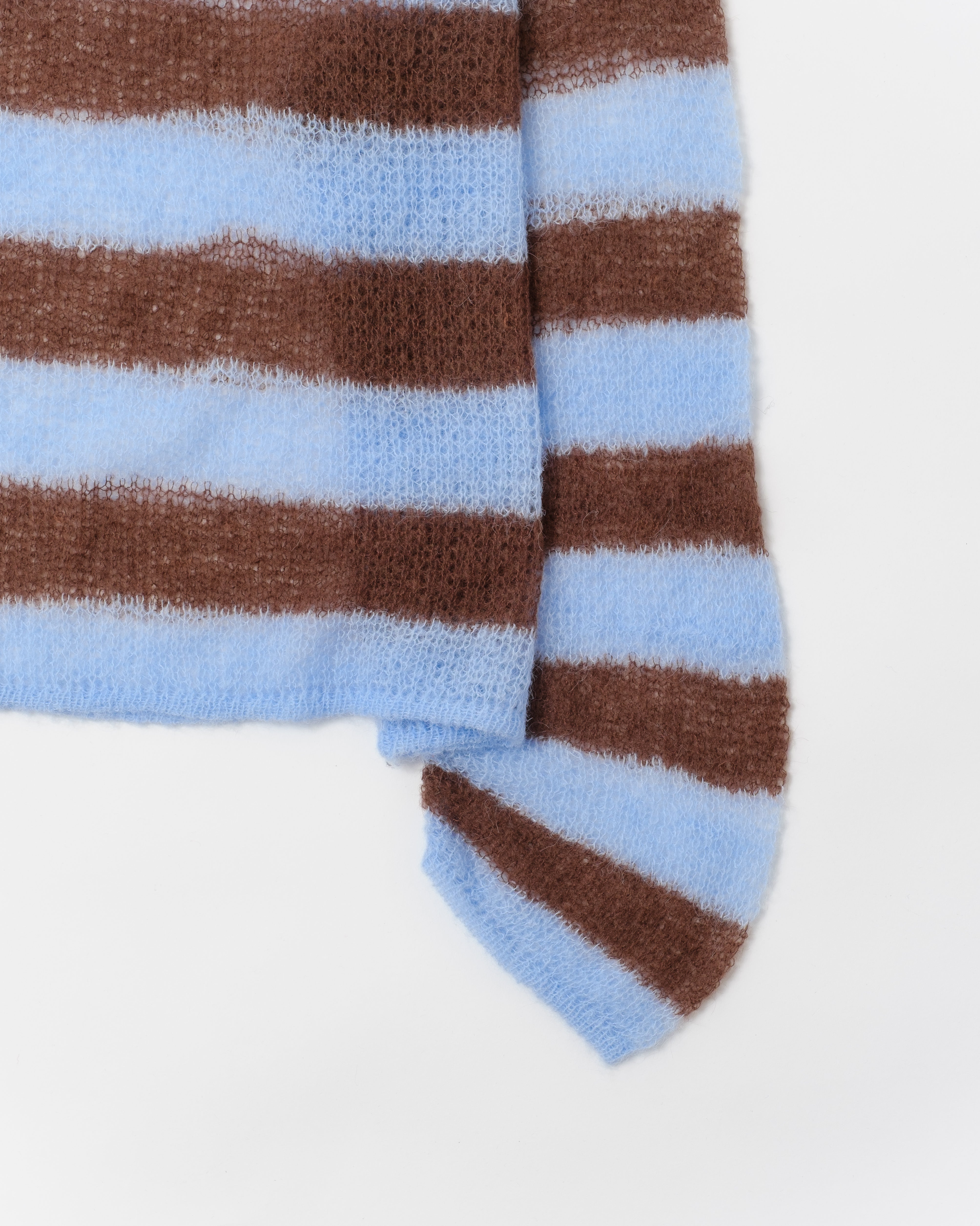 Border low-gauge knit sweater