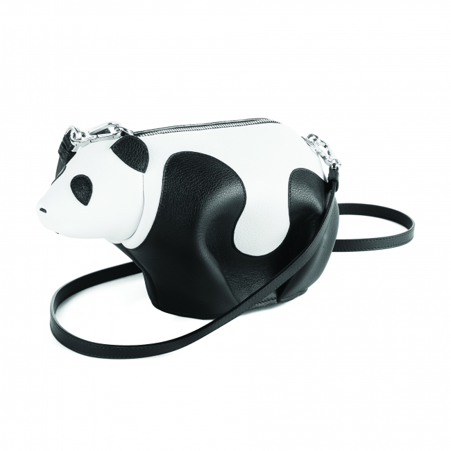ロエベの人気アニマルシリーズにパンダ ミニ バッグが登場 | LVMH