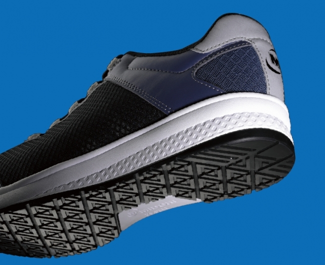 独自開発の高反発ソール【QLフォーム】を初採用 跳ねるように動ける