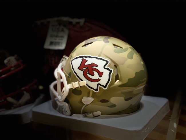 Riddell社製 NFLミニヘルメットの新色がセレクションに登場！ | 株式
