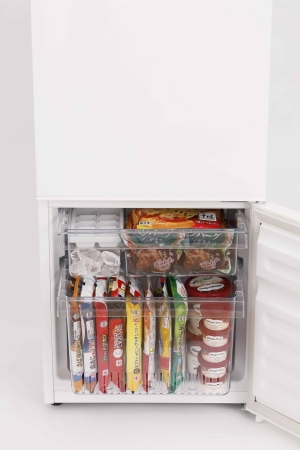 コンパクトサイズではじめての一人暮らしに”ピタッと”「2ドア冷凍