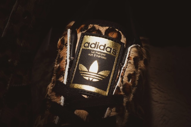 上質なハラコを使用した、 adidas Originals SUPERSTAR ATMOS『ANIMAL