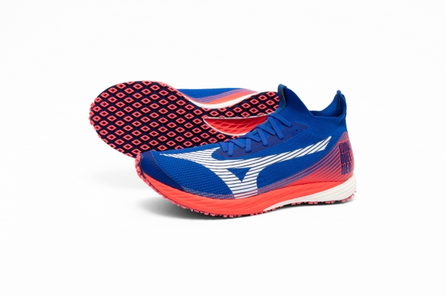 真っ白のプロトタイプモデルが遂に解禁！ 新素材『MIZUNO ENERZY』搭載