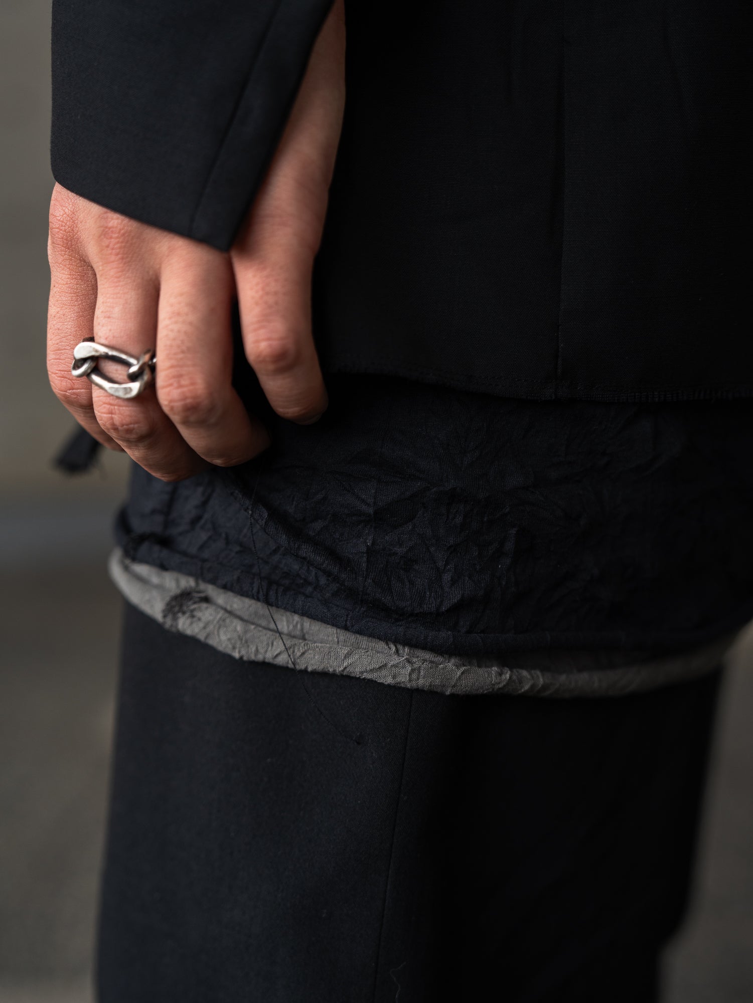 Craft Fabric Layered U-neck T-shirt【black】 – PRY