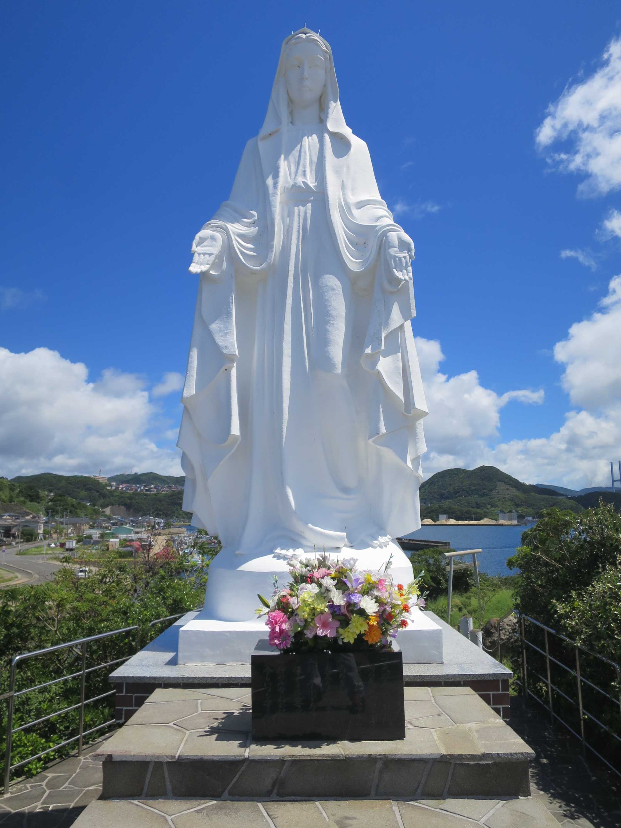 神ノ島 岬のマリア像は長崎の美シンボル！真っ白で神々しい美聖像