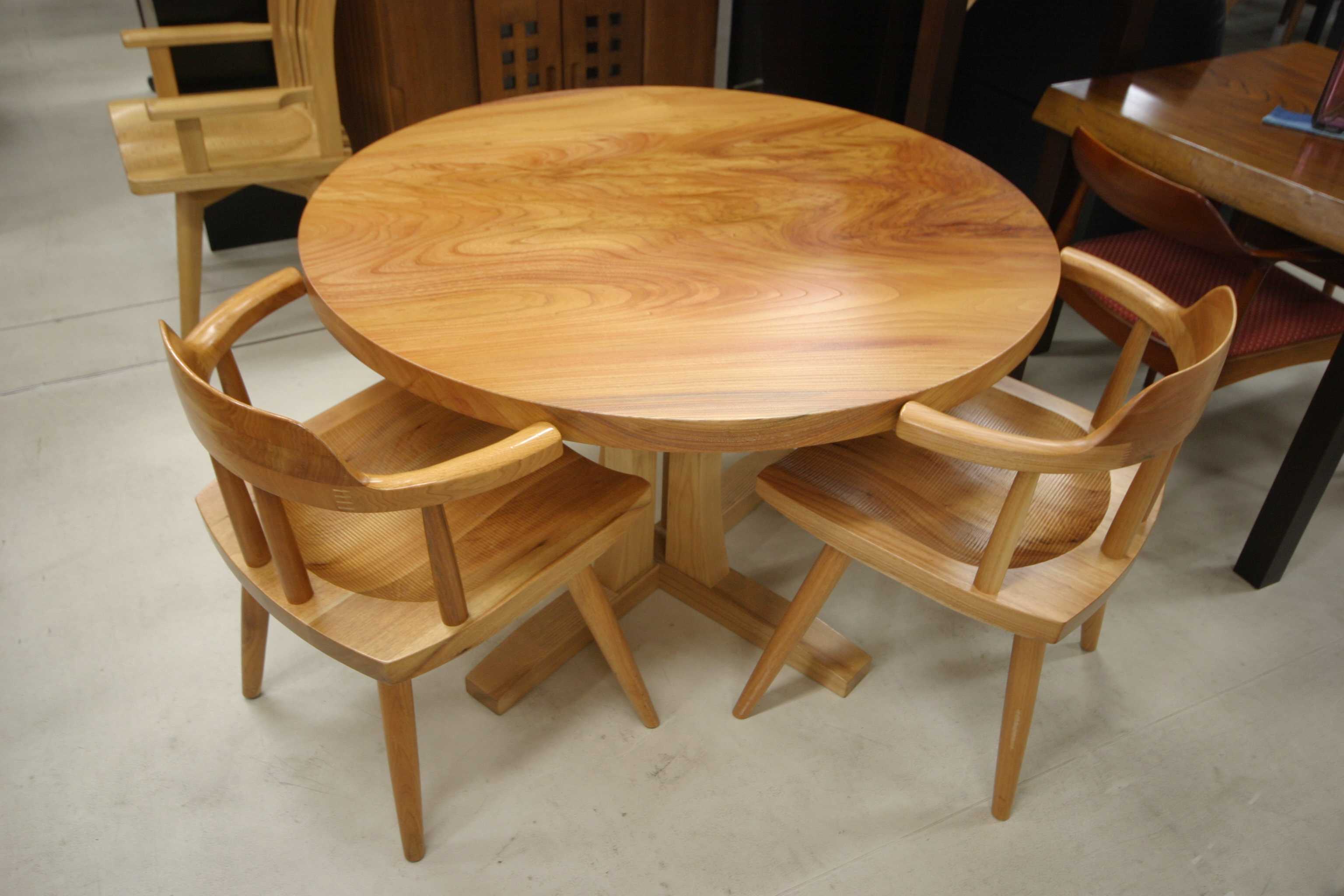 欅（けやき）材一枚板丸テーブル - 一枚板テーブル・無垢材の家具 新宿