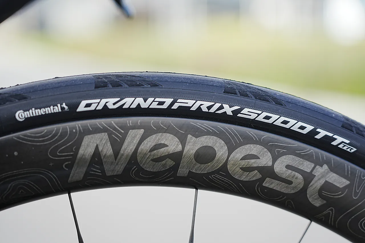 Continental GP5000 TT TR 28 レビュー：「使える」決戦用タイヤ | IT