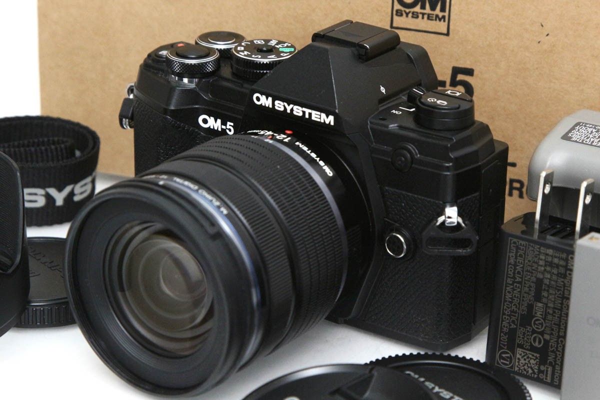 OM SYSTEM OM-5 12-45mm F4.0 PRO レンズキット [ブラック] 中古価格