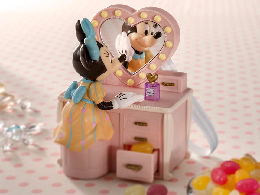 Minnie's House Vanity Candy Case & Paper Doll-Inspired Popcorn