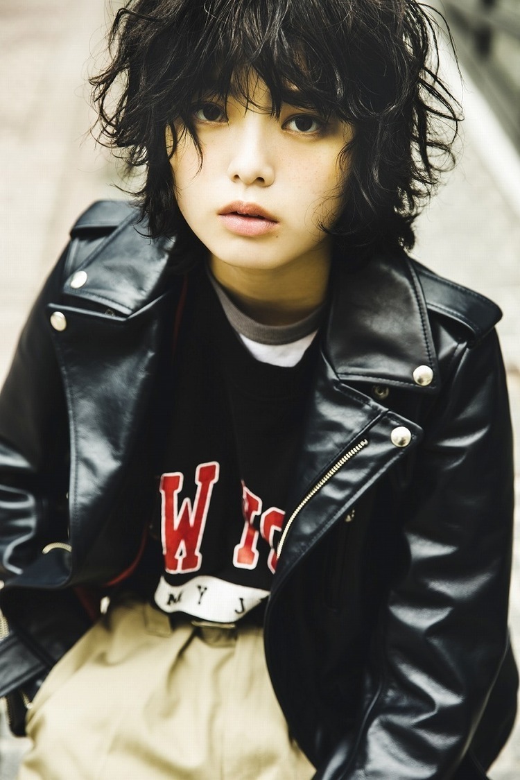 欅坂46、全員出演の公式ツアーBOOKが8/6発売。「かわいい」と