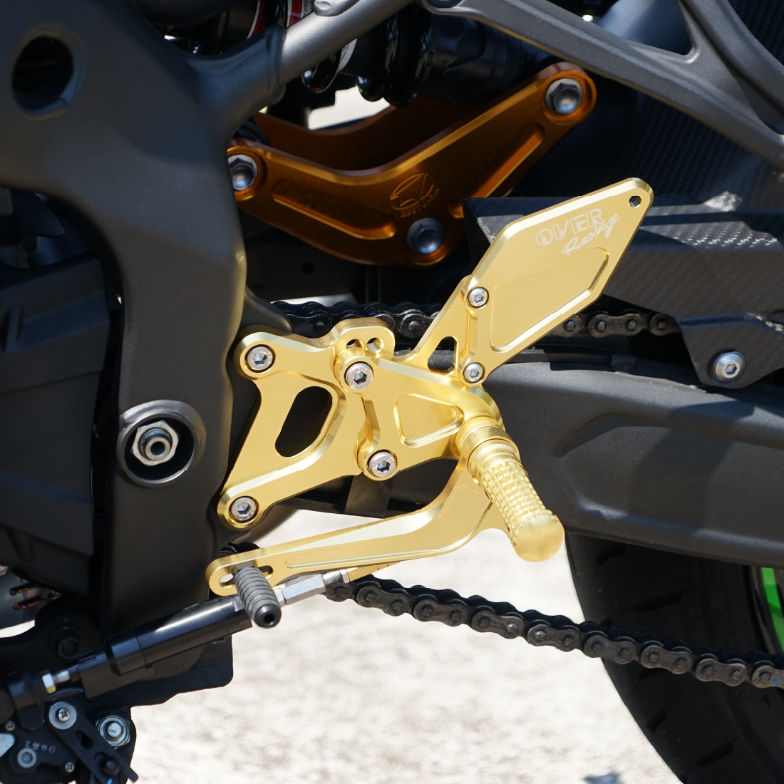 51-86-01 OVER RACING バックステップ 4ポジション ZX-4R/25R | ラフ