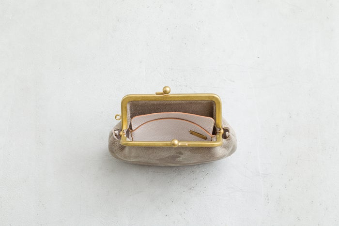 N25 レザーがま口ウォレット（クーズーストーン・中）