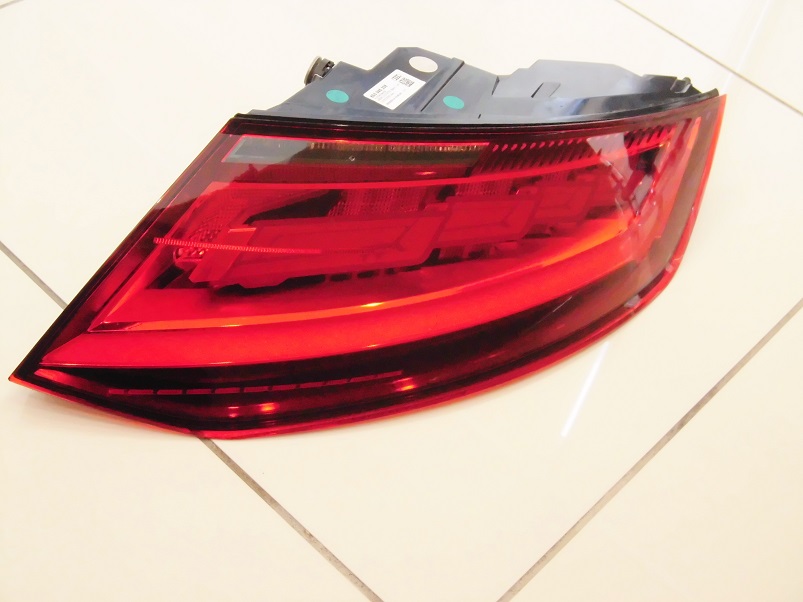 AUDI アウディ TT 8S/FV 純正OLEDテールレンズ取り付け！！ | ランナウェイ