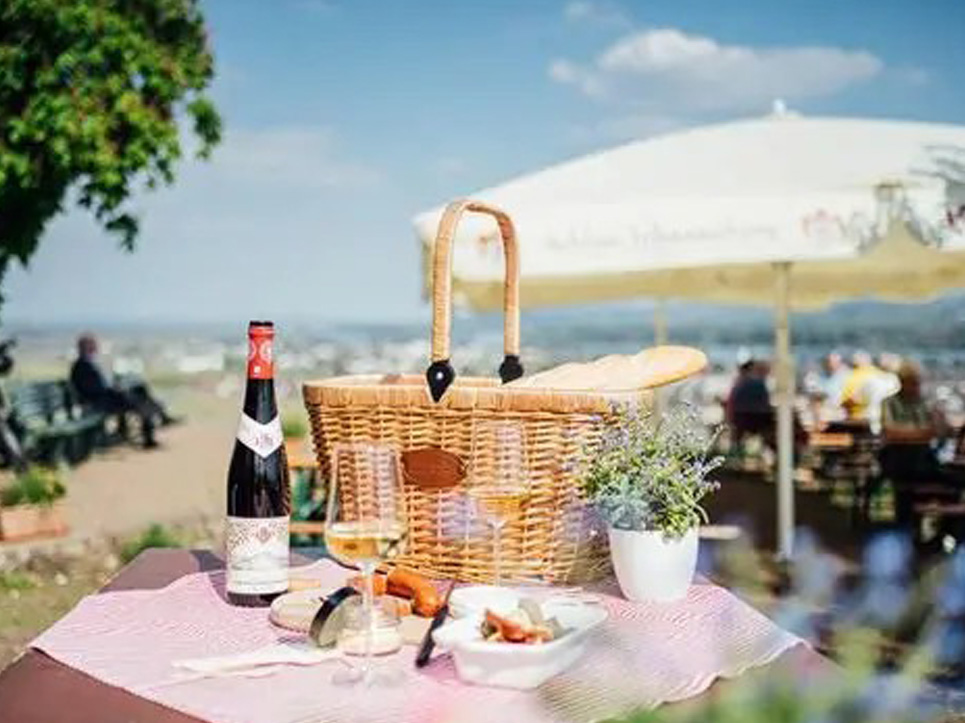 PANORAMIC PICNIC on MOTHER'S DAY - Schloss Johannisberg