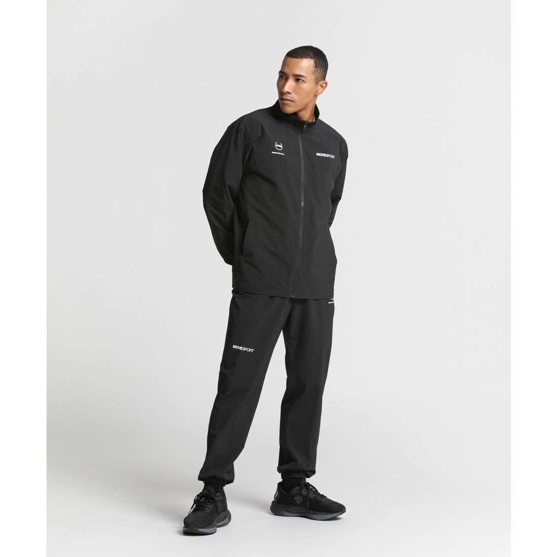 MoveSport 4WAYストレッチナイロン ジョガーパンツ -デサントストア