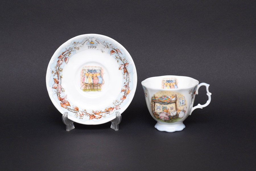 ロイヤル・ドルトン ブランブリーヘッジ イヤーカップ＆ソーサー（1999