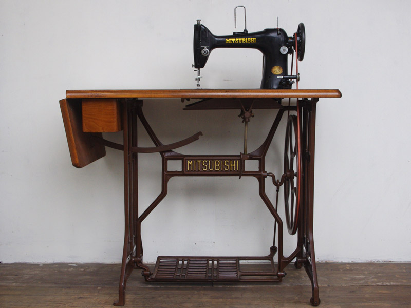 No.535 MITSUBISHI TA-1 三菱製 職業用足踏みミシンアンティークミシン