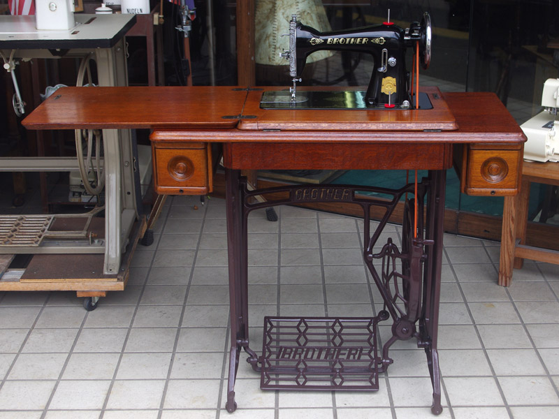 No.703 BROTHER ブラザー製 家庭用足踏みミシン：アンティークミシン