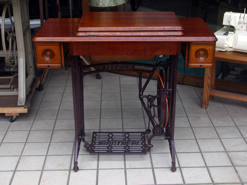 No.703 BROTHER ブラザー製 家庭用足踏みミシン：アンティークミシン