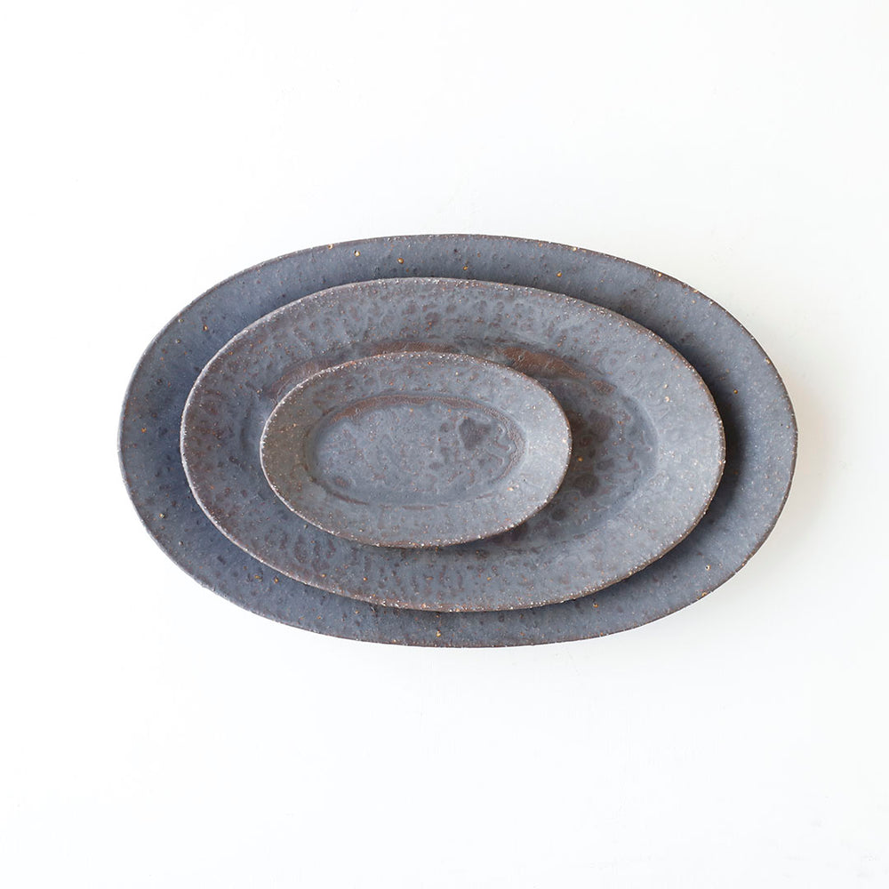 宮城陶器 オーバル皿 中 黒釉 – 雨晴/AMAHARE