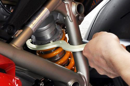 リアサスペンション フックレンチ（オーリンズ） | AELLA オンライン