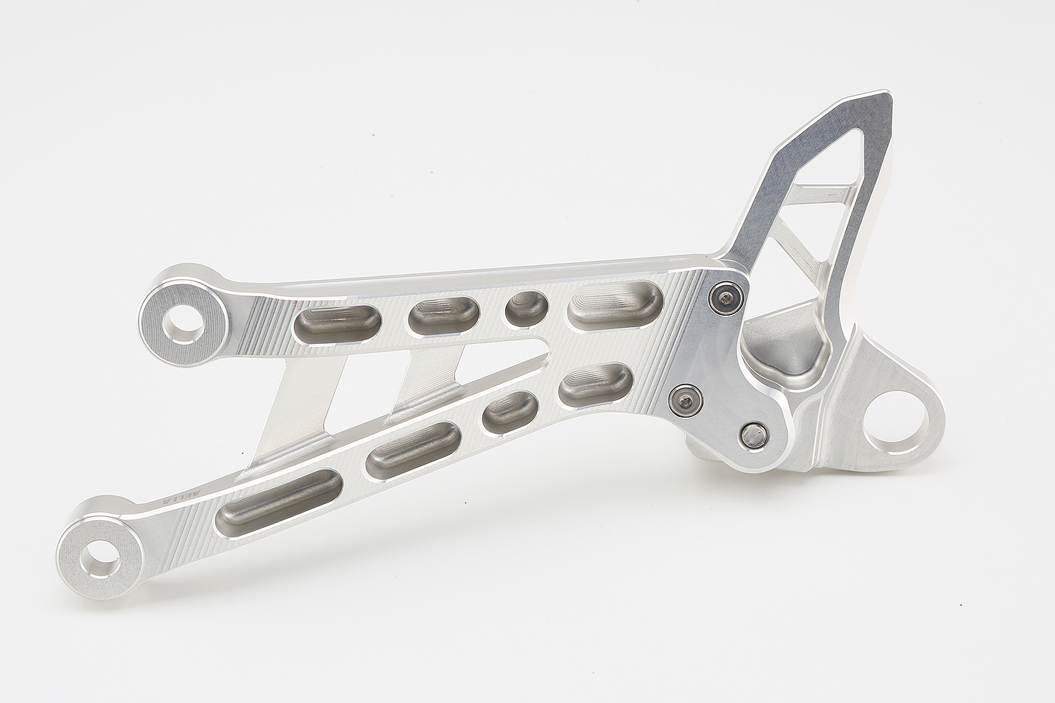 アルミ削り出しタンデムステップブラケット(Kawasaki Z900RS 2025