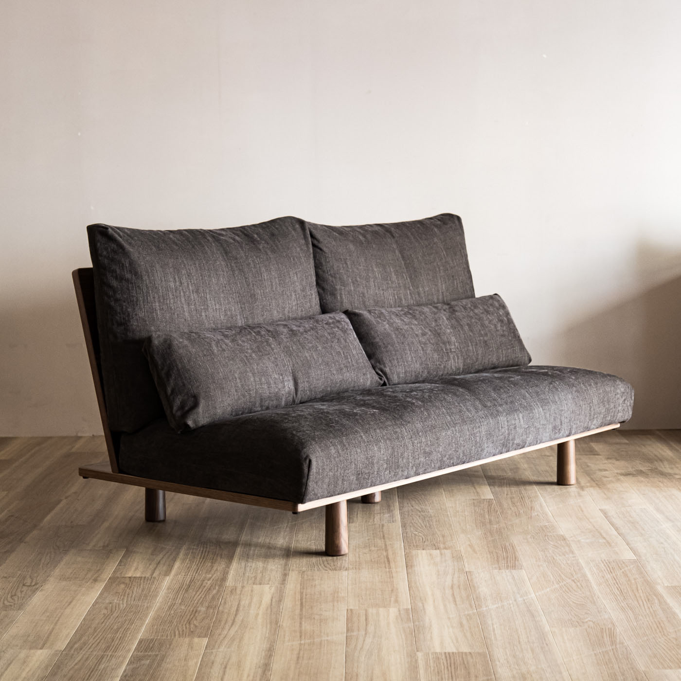 ウニカ ソファ(ウォールナット) (幅140cm 張地ランクアムステルダム