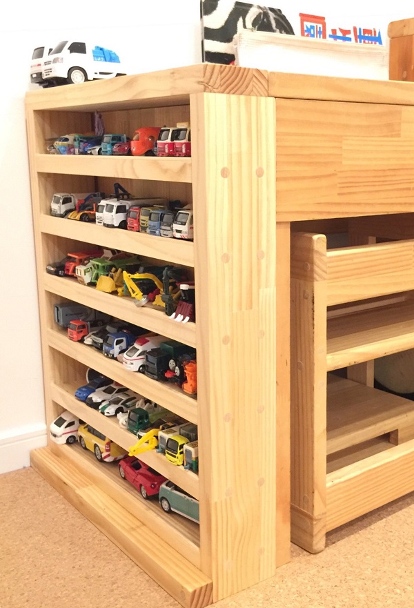 お孫さんのトミカ収納棚 - 木材通販のマルトクショップ