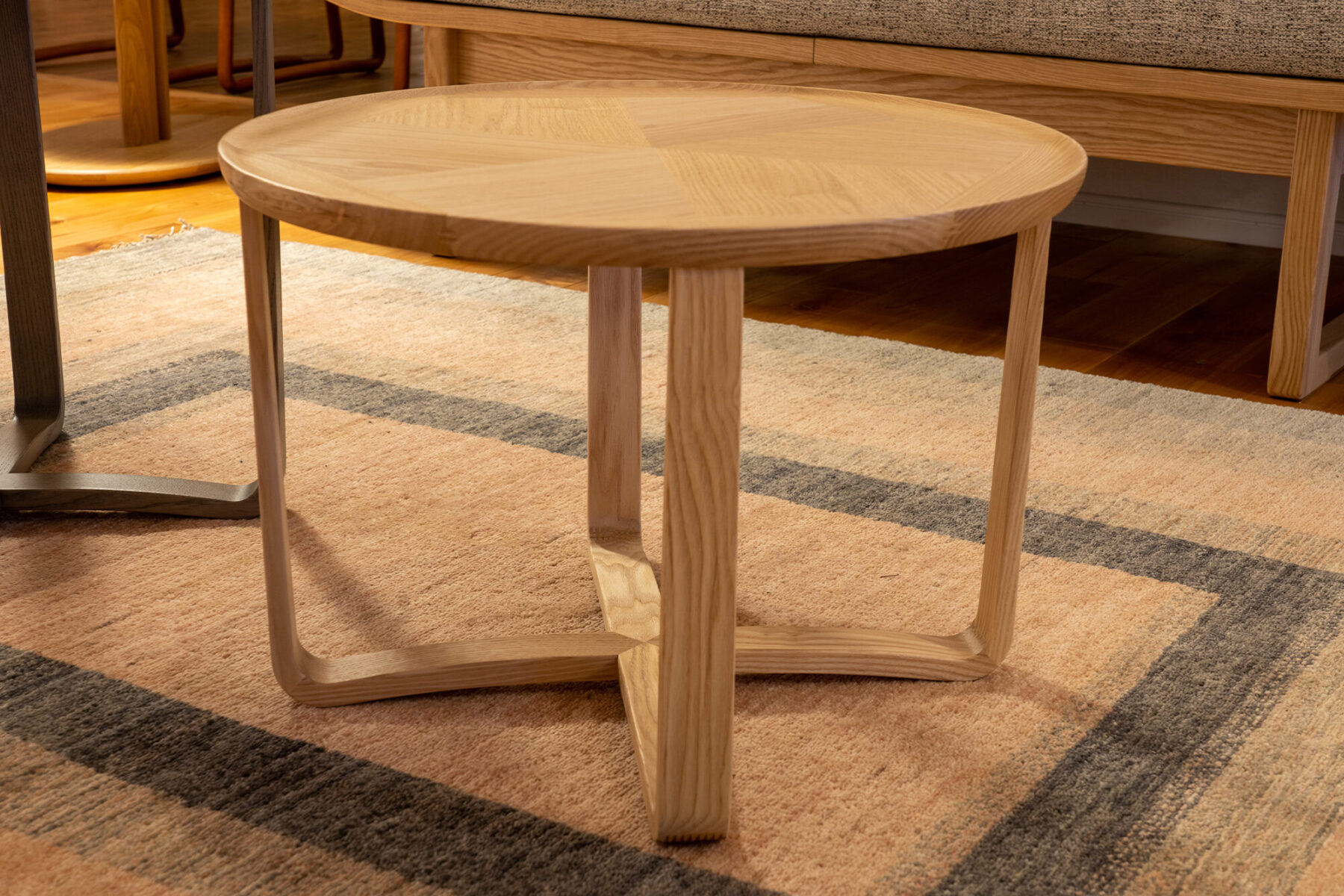 ガーベラ リビング 丸テーブル | 塩田家具 リヴリア