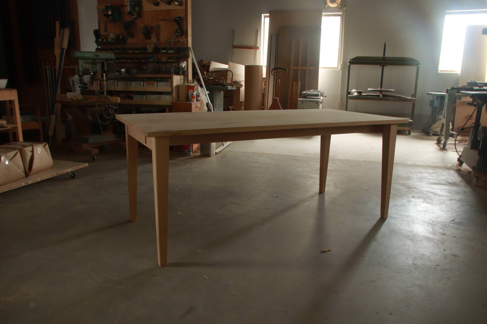 ダイニングテーブル | 楢/節あり | 高品質ハンドメイド家具 | SINRA