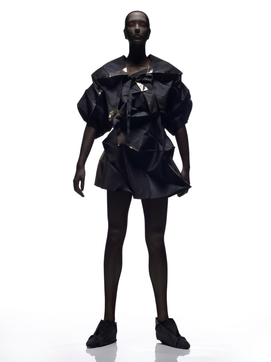 132 5. ISSEY MIYAKE」から新シリーズ “NO.5 ジャカード”たたまれた美