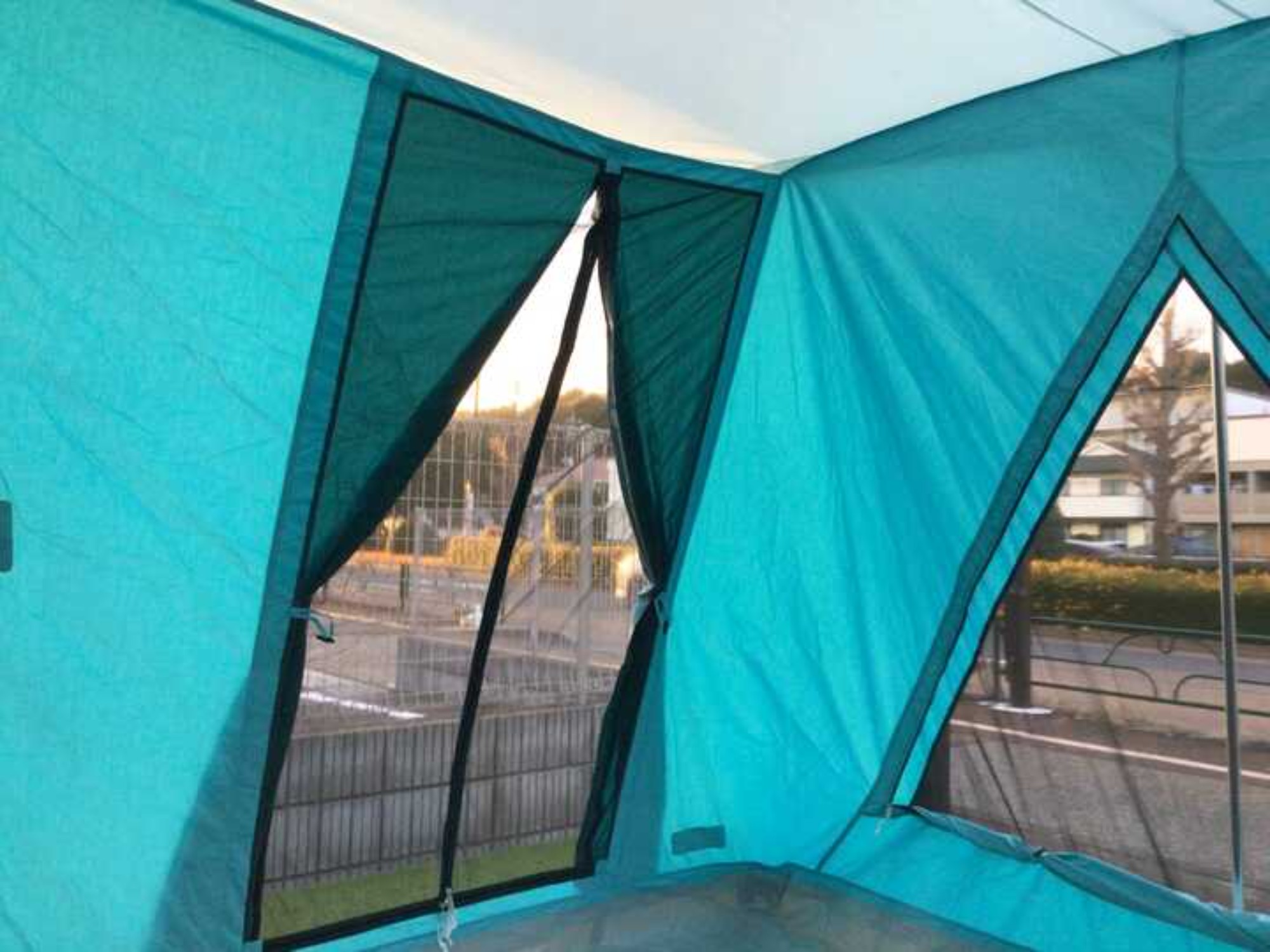 キャンプサイトで映える事間違いなし！【コールマン クラシックテント