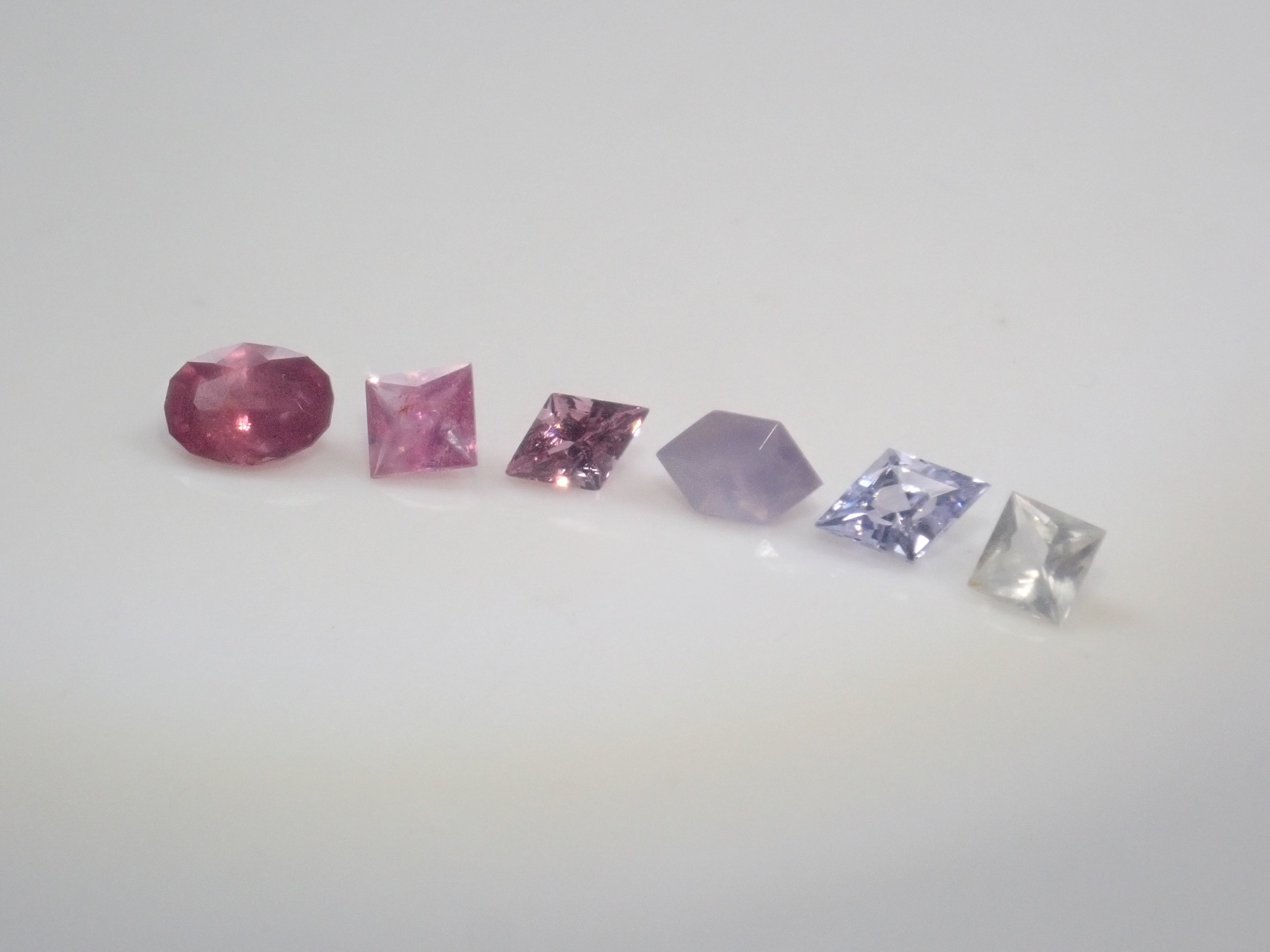 スリランカ産非加熱サファイア1石ルース シルクインクルージョン入り有