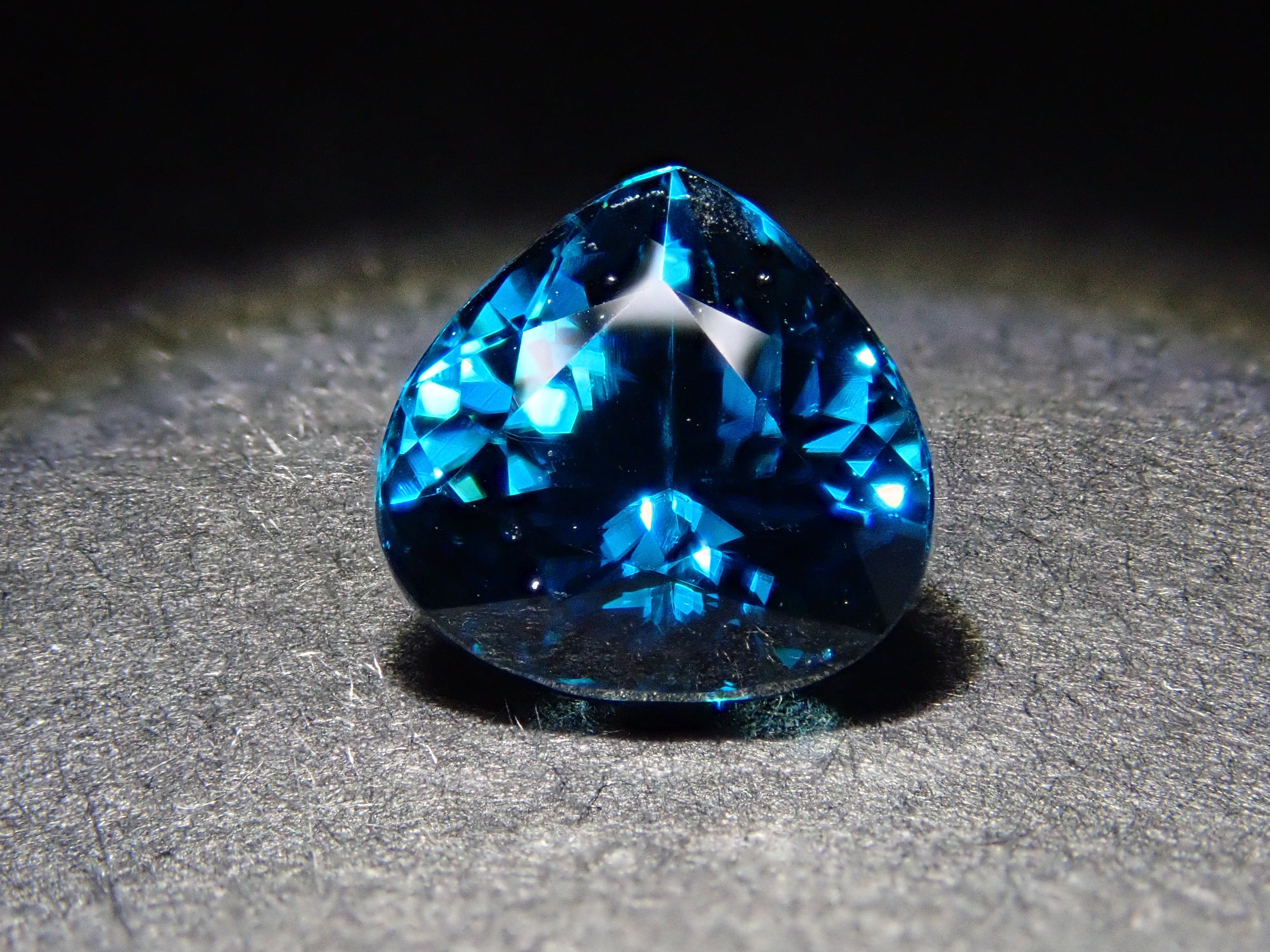 カンボジア産ブルージルコン（ラタナキリブルー） 1.513ctルース