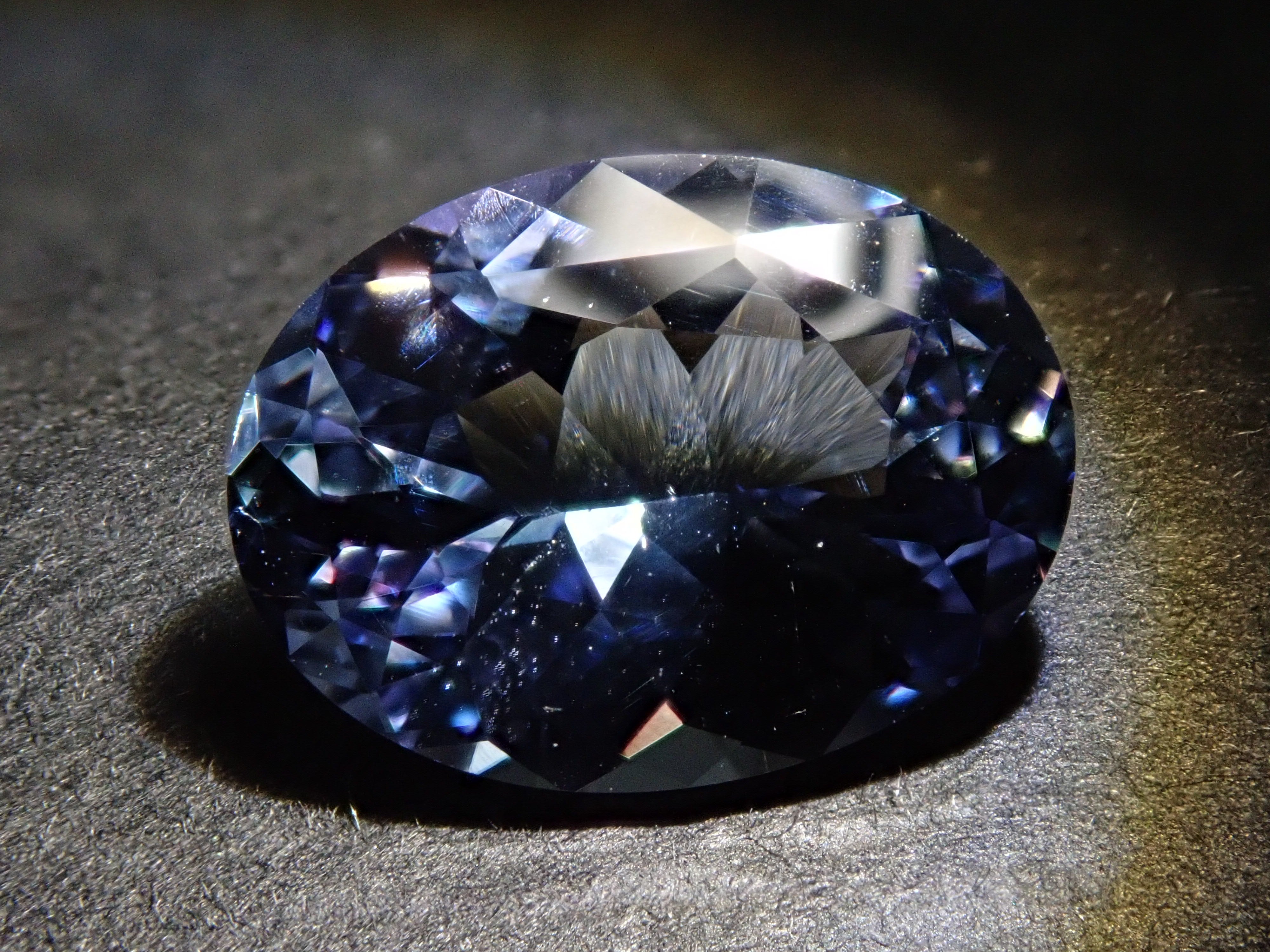 タンザニア産バイカラーゾイサイト 2.304ctルース