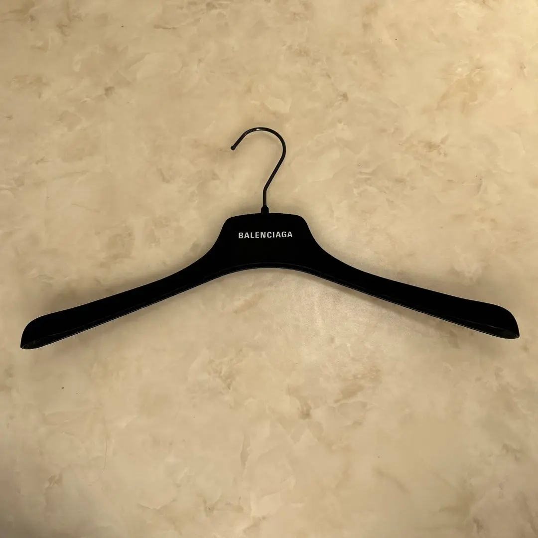 2026年最新】BALENCIAGA 衣類ハンガーの人気アイテム - メルカリ