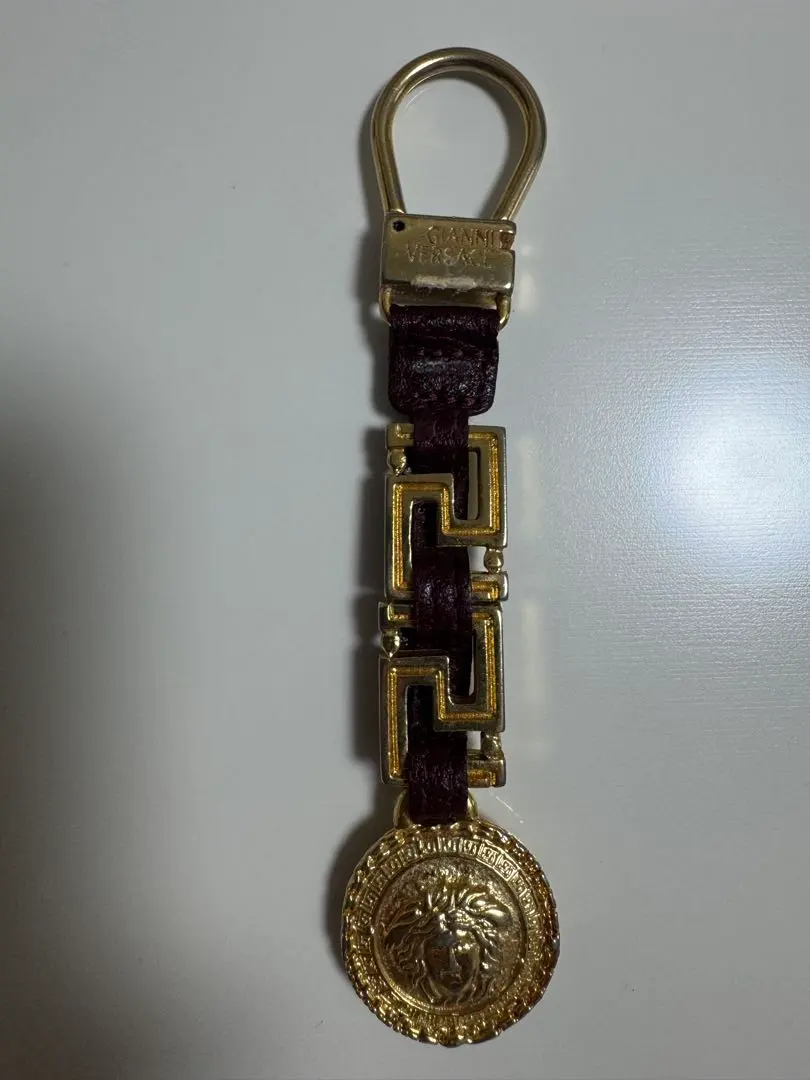 2026年最新】ジャンニヴェルサーチキーホルダーの人気アイテム - メルカリ