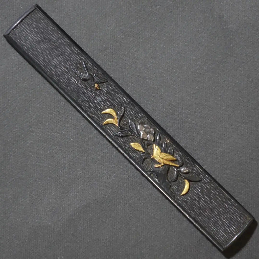 不世出の逸品三顧礼図無銘鉄元堂派小柄鉄地容彫金銀銅色絵象嵌（目貫笄