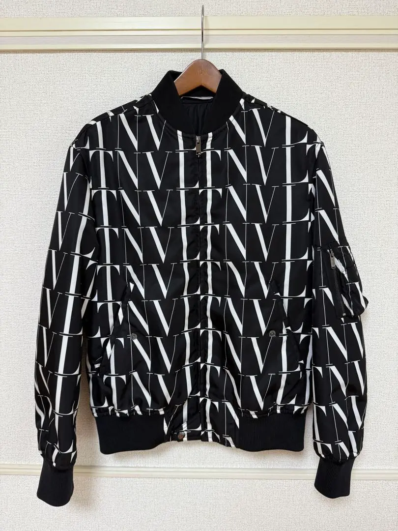 VALENTINO ロックスタッズブルゾンMA-1 size48 値下げ可能
