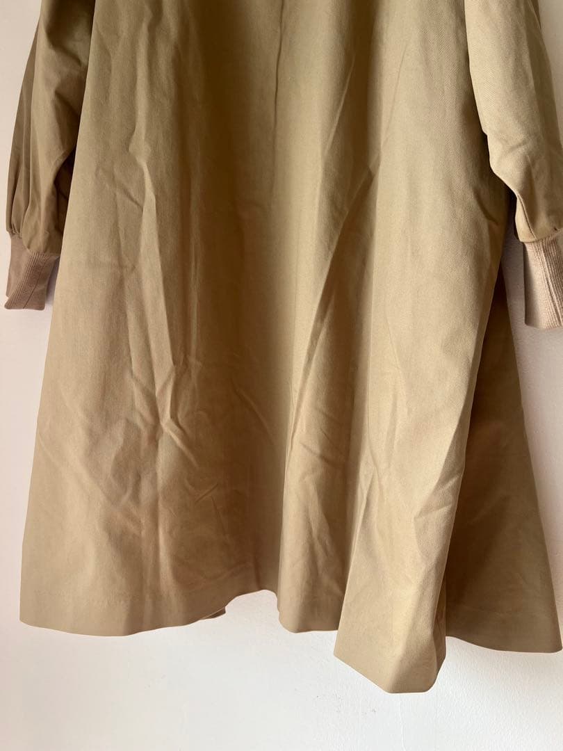 ぷ*ん様 コンジェ ペイエ アデュー トリステス　ベージュ ロングコート　ライナ