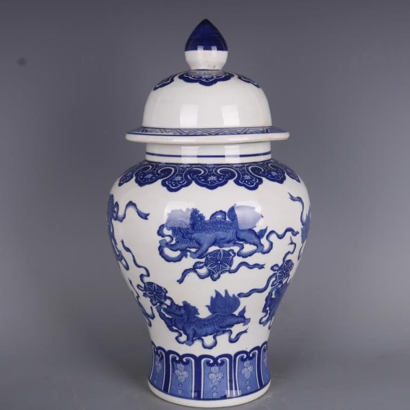 清乾隆青花獅子紋将軍缶 景徳鎮 陶磁器 装飾品 現代工芸品美術品 置物
