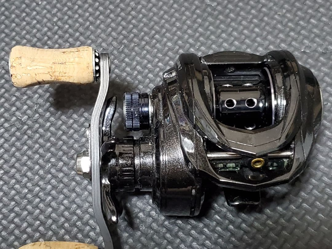 アブ・ガルシア ロキサーニ7 コルクハンドルノブ DFLノブ付き！ - メルカリ