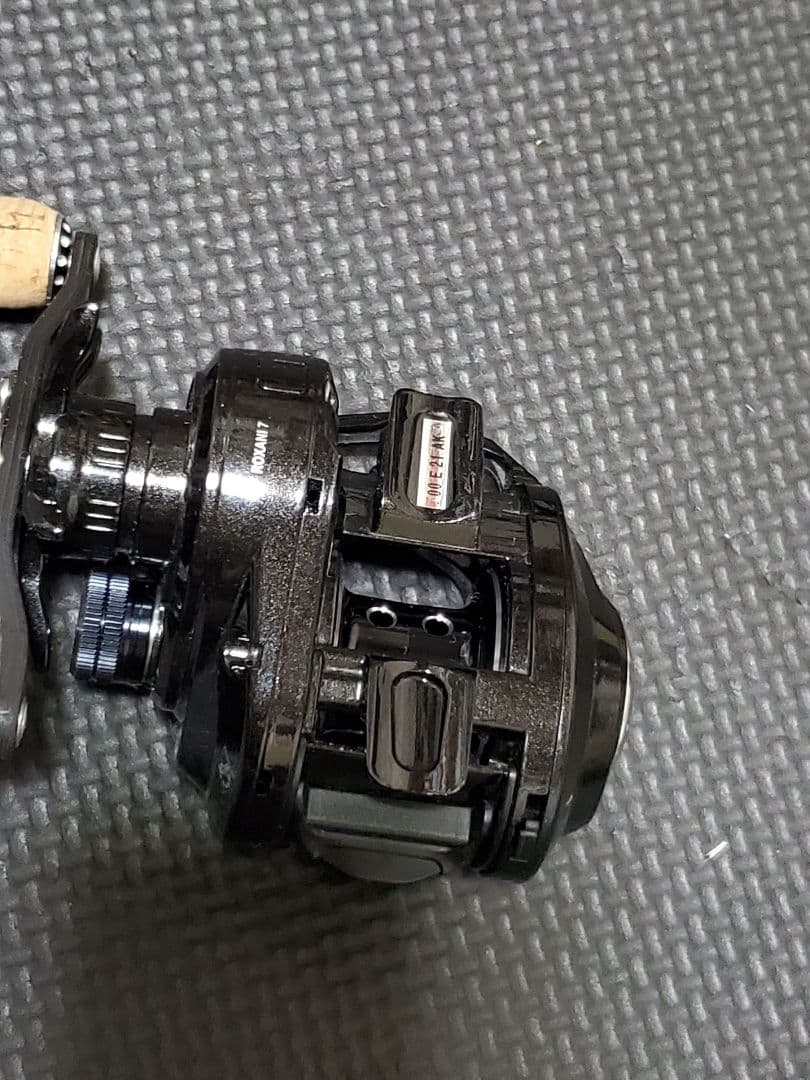 アブ・ガルシア ロキサーニ7 コルクハンドルノブ DFLノブ付き！ - メルカリ