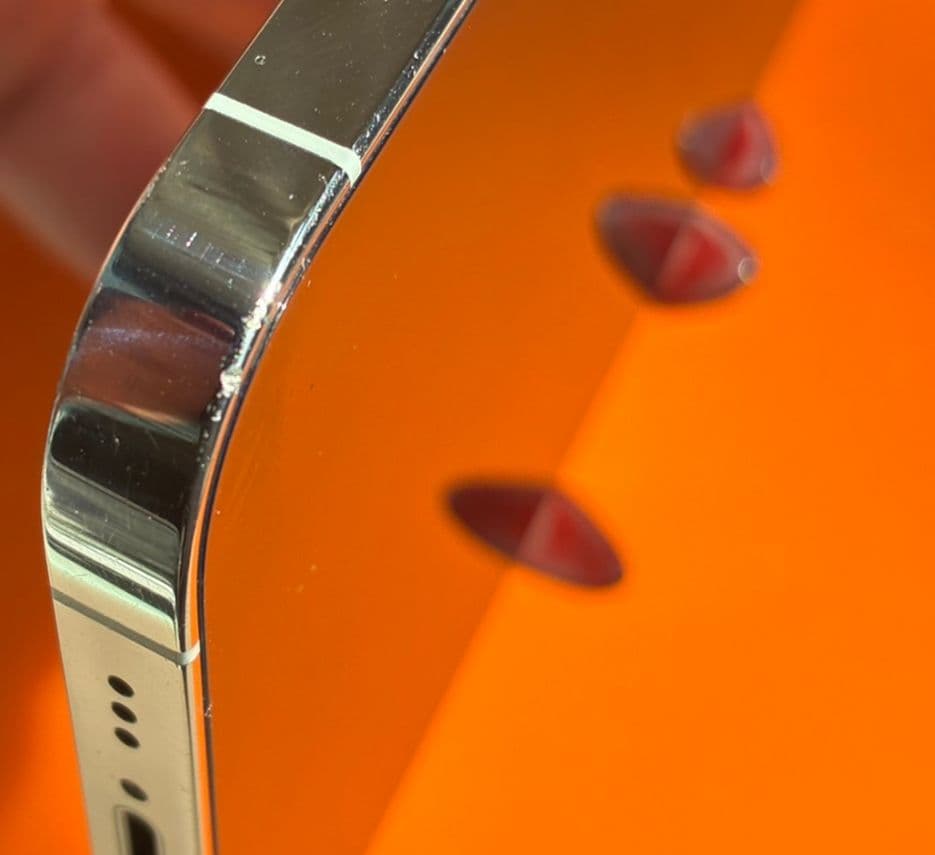 Apple iPhone 13 Pro 本体