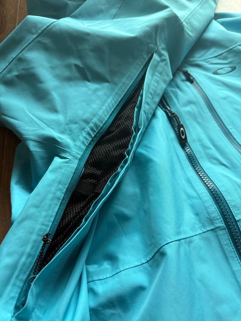 Oakley 防水ジャケット 水色