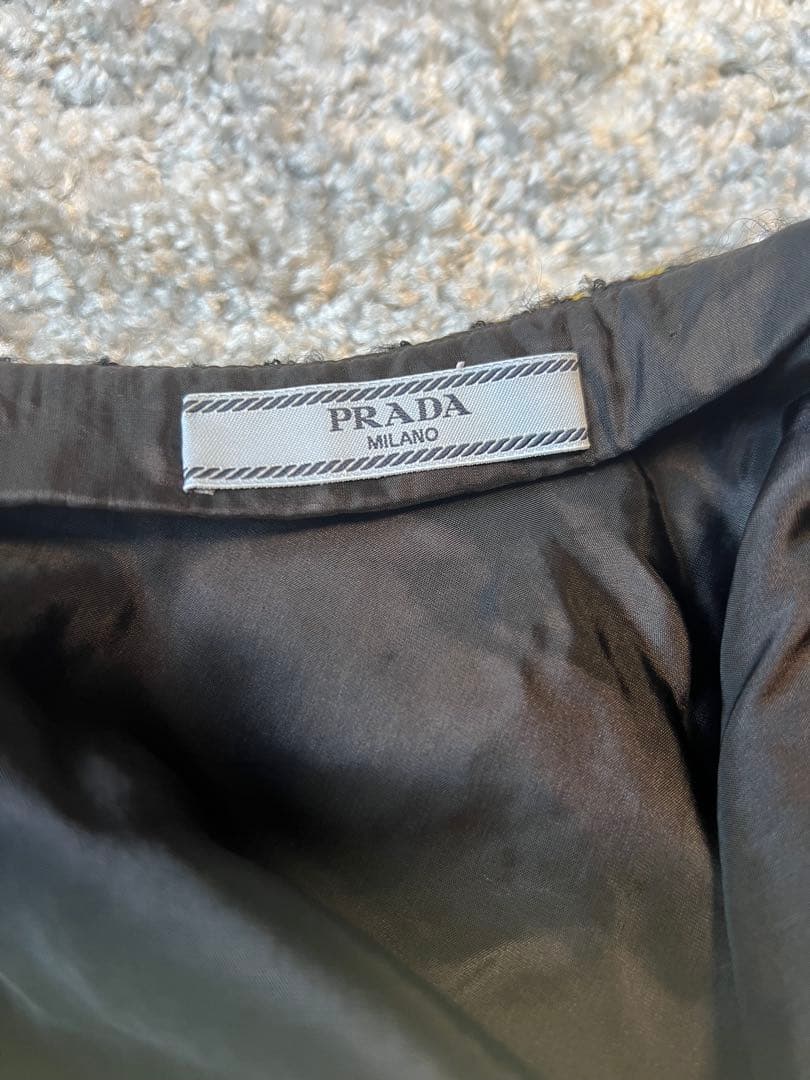 プラダ　黒と黄色のチェック柄 フレアスカート ひざ丈