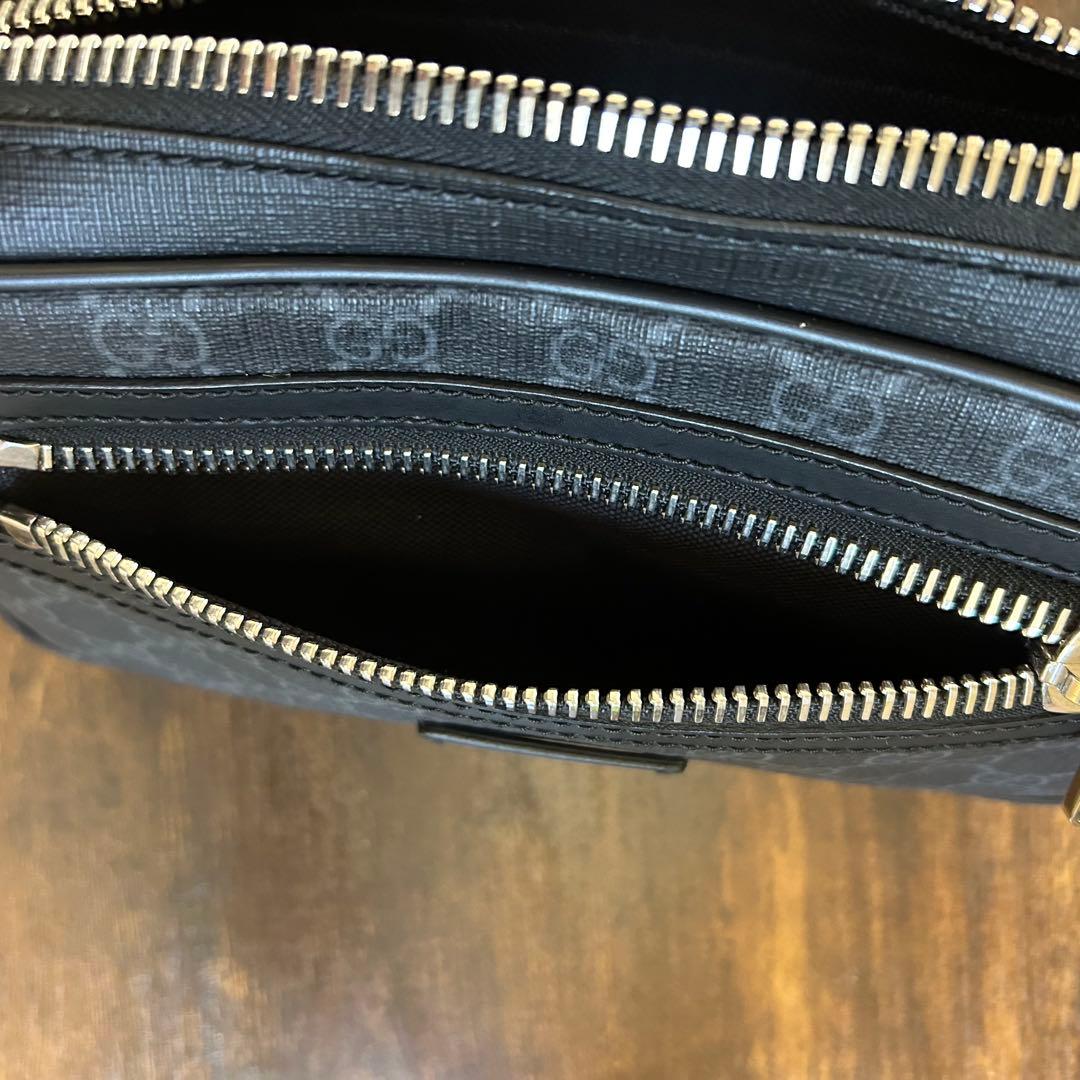 美品　GUCCI ボディバッグ グレー・ブラック