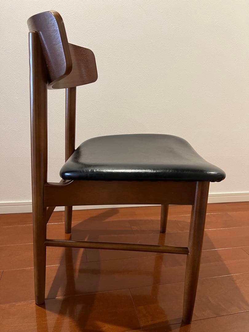 カリモク60 ダイニングチェア Tチェア スタンダードブラック